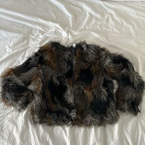 Multi color faux fur short coat hook eye closure w pockets M
